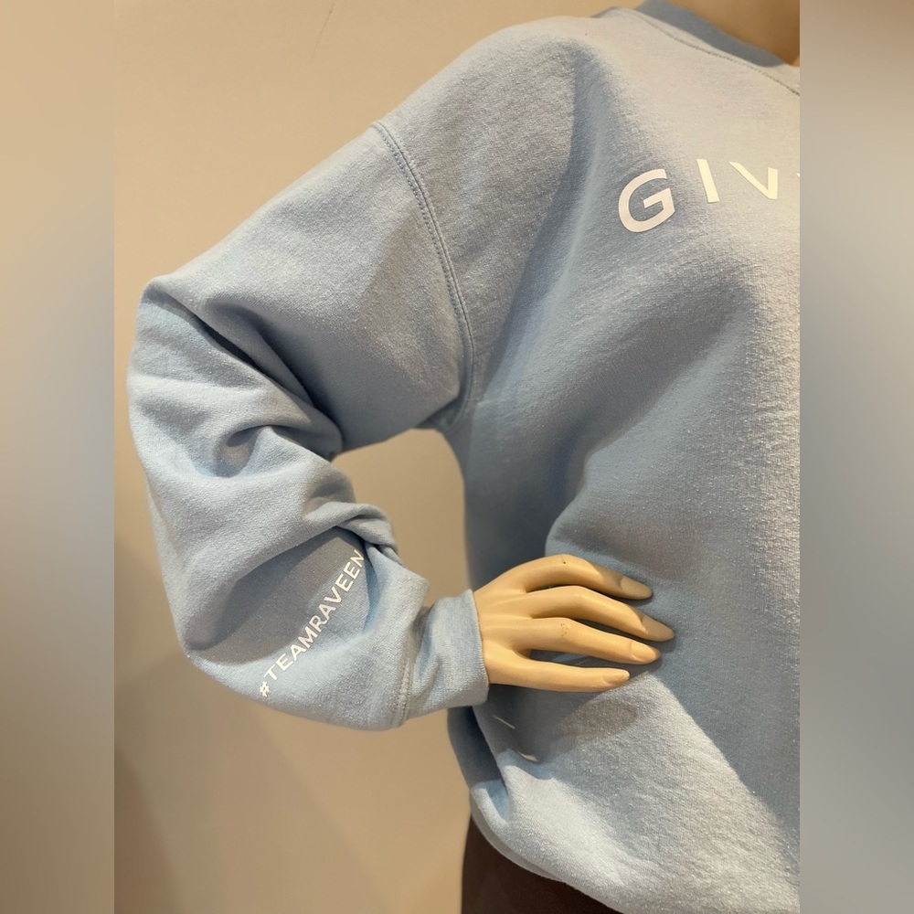 GILDAn | Givenchy Paris sweater baby blue Size medium - Picture 6 of 7